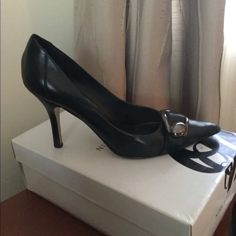 Shoes - Picture 4 of 4